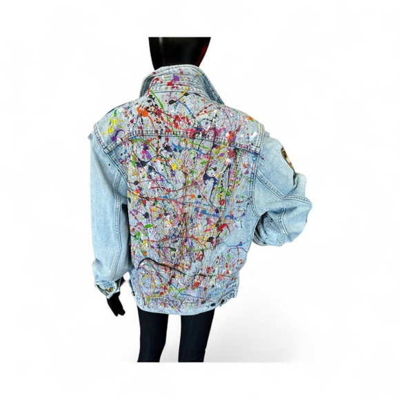 ⚫️ Hand-Painted Loose Fitting Jean Jacket Featuring Genuine Austrian Crystals - Picture 4 of 4